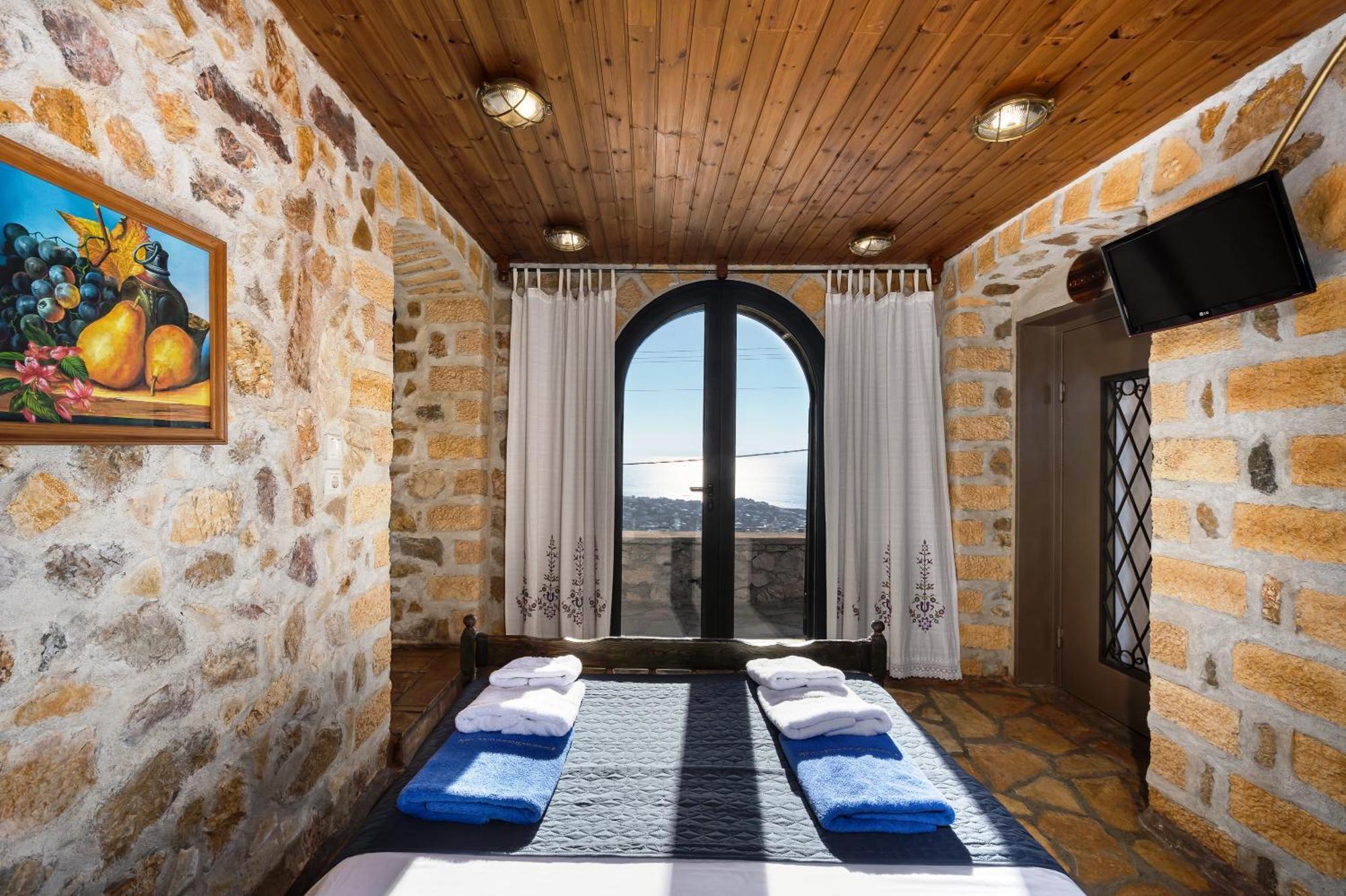 הוילה לגוניסי Four Seasons Stonework Castle מראה חיצוני תמונה