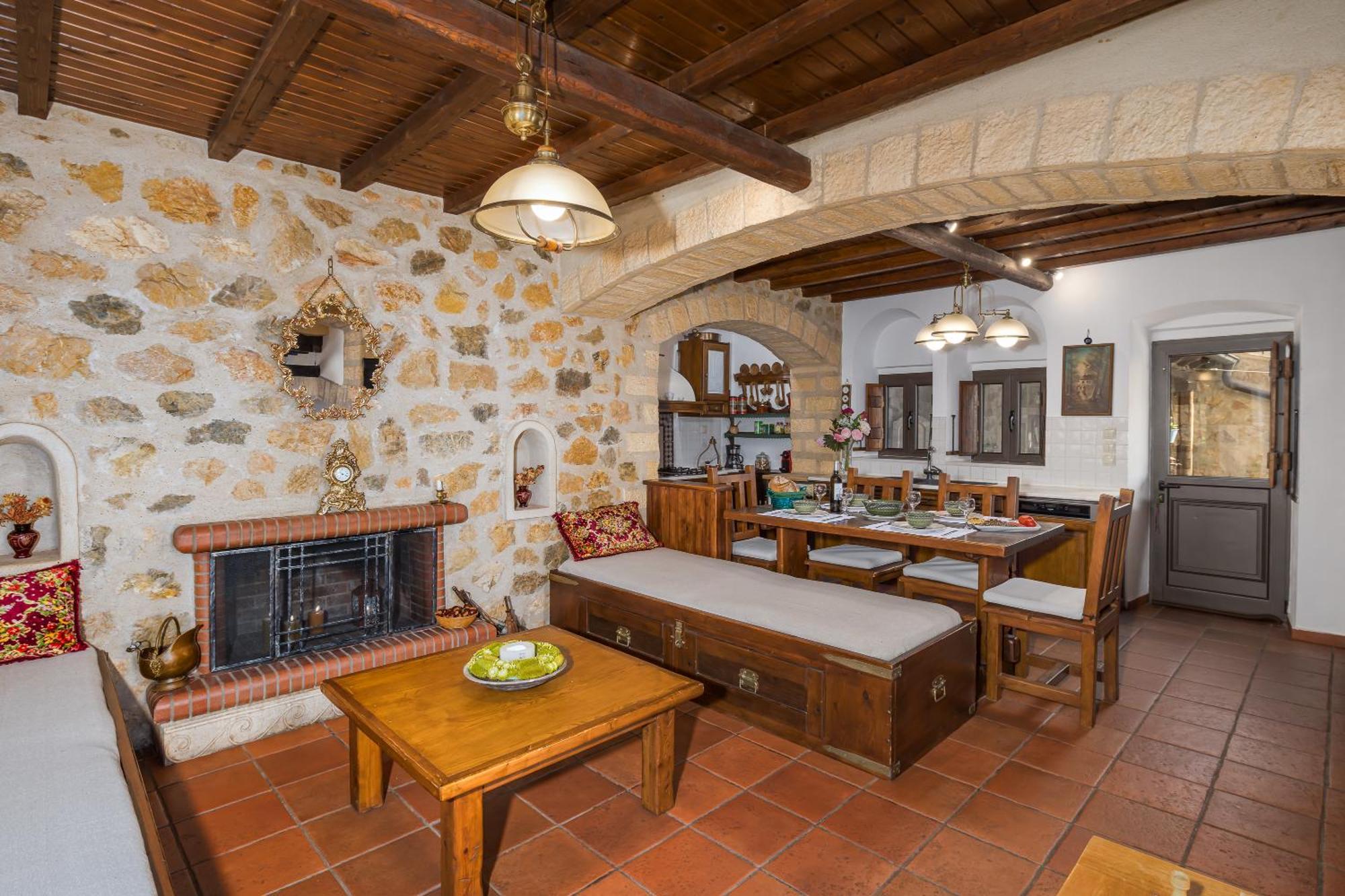 הוילה לגוניסי Four Seasons Stonework Castle מראה חיצוני תמונה