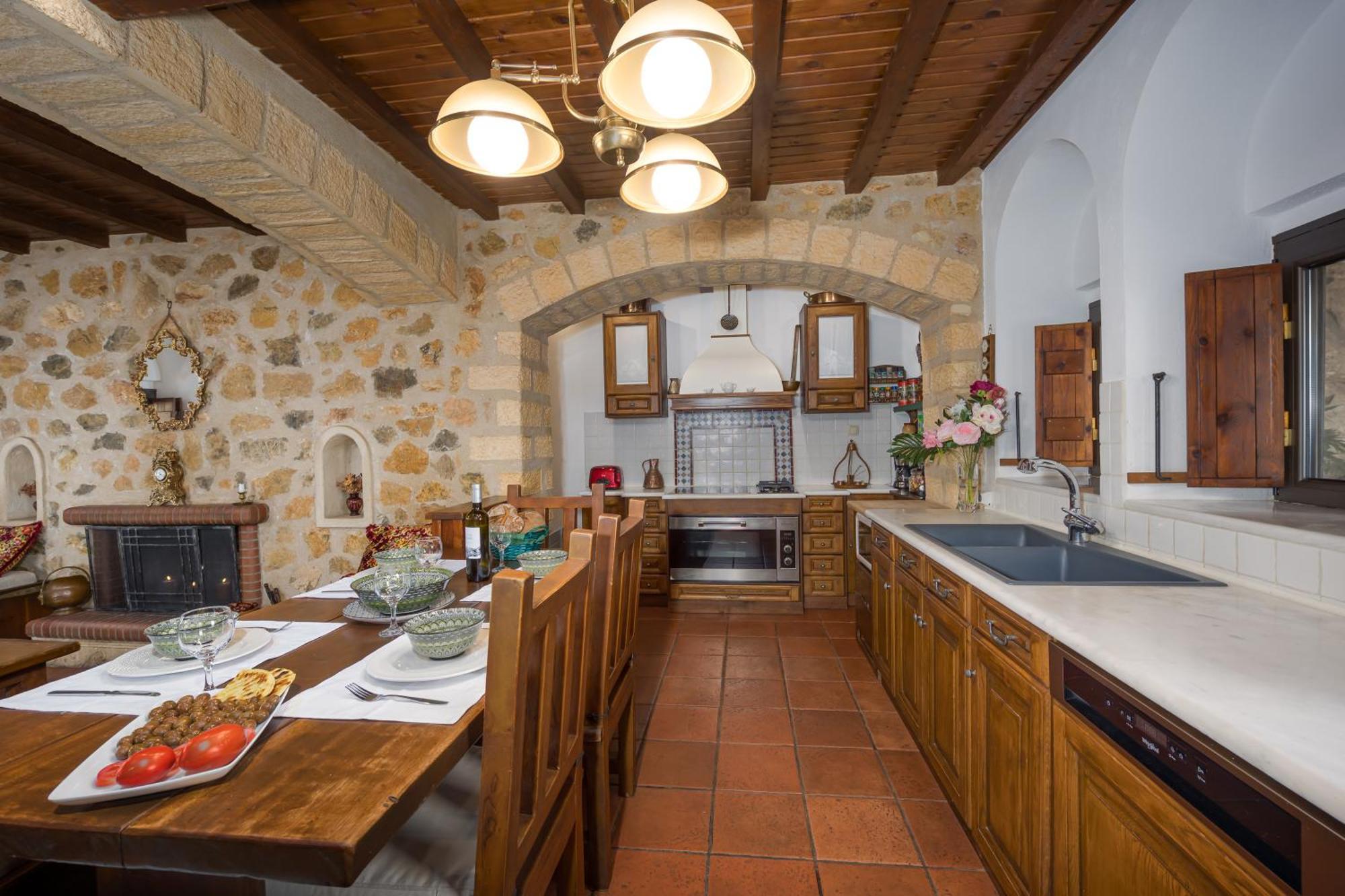 הוילה לגוניסי Four Seasons Stonework Castle מראה חיצוני תמונה