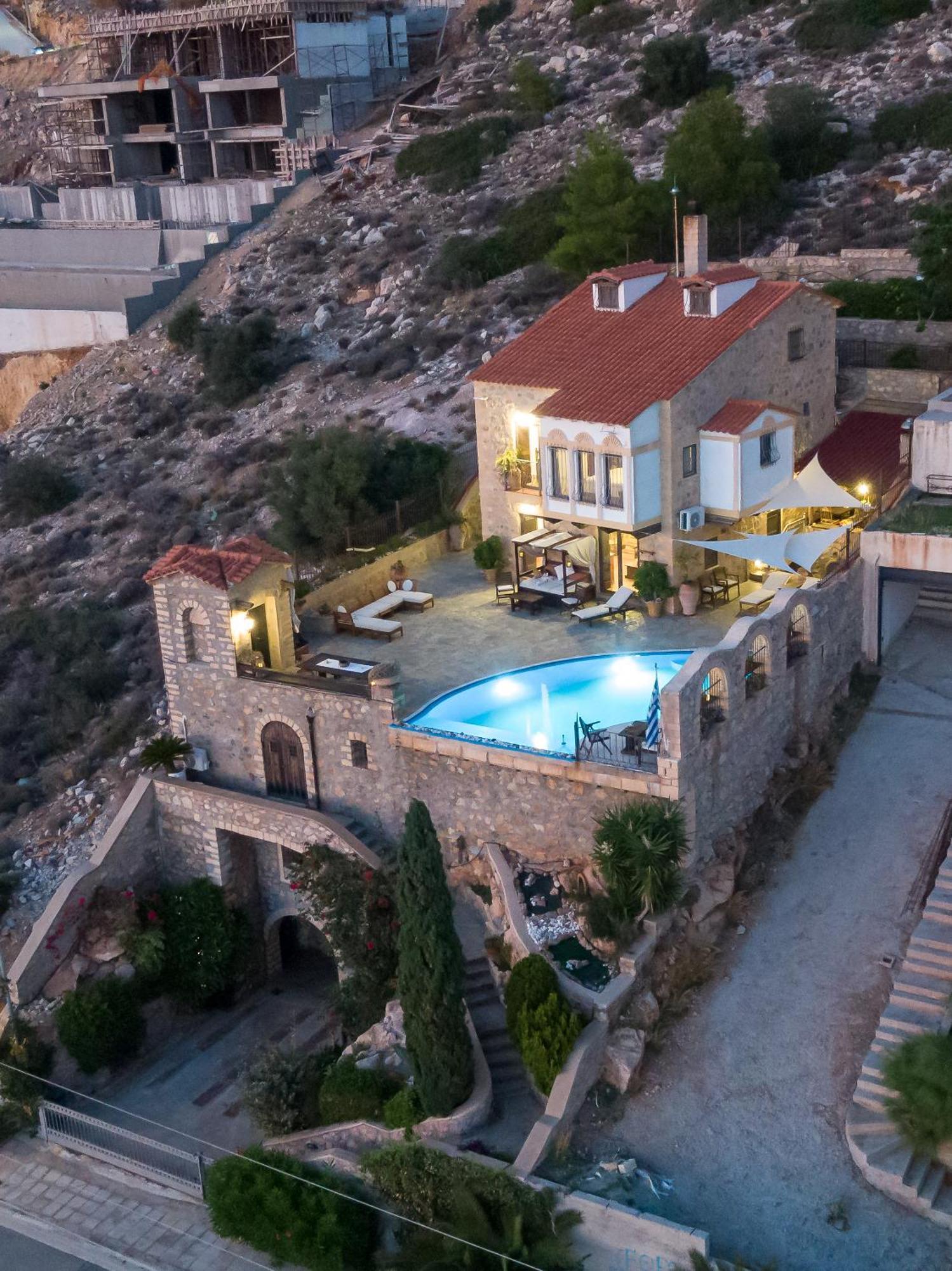 הוילה לגוניסי Four Seasons Stonework Castle מראה חיצוני תמונה